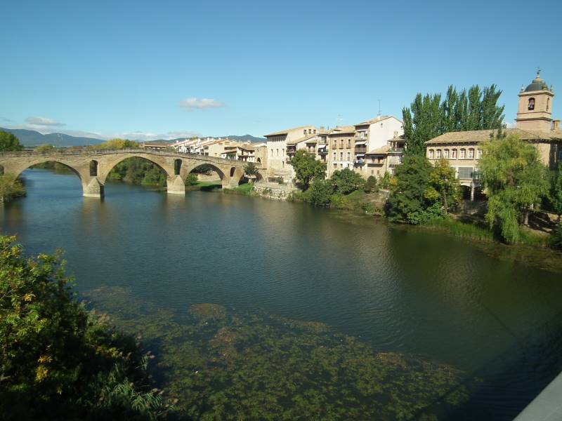 bekannte Brücke in Puente la Reina